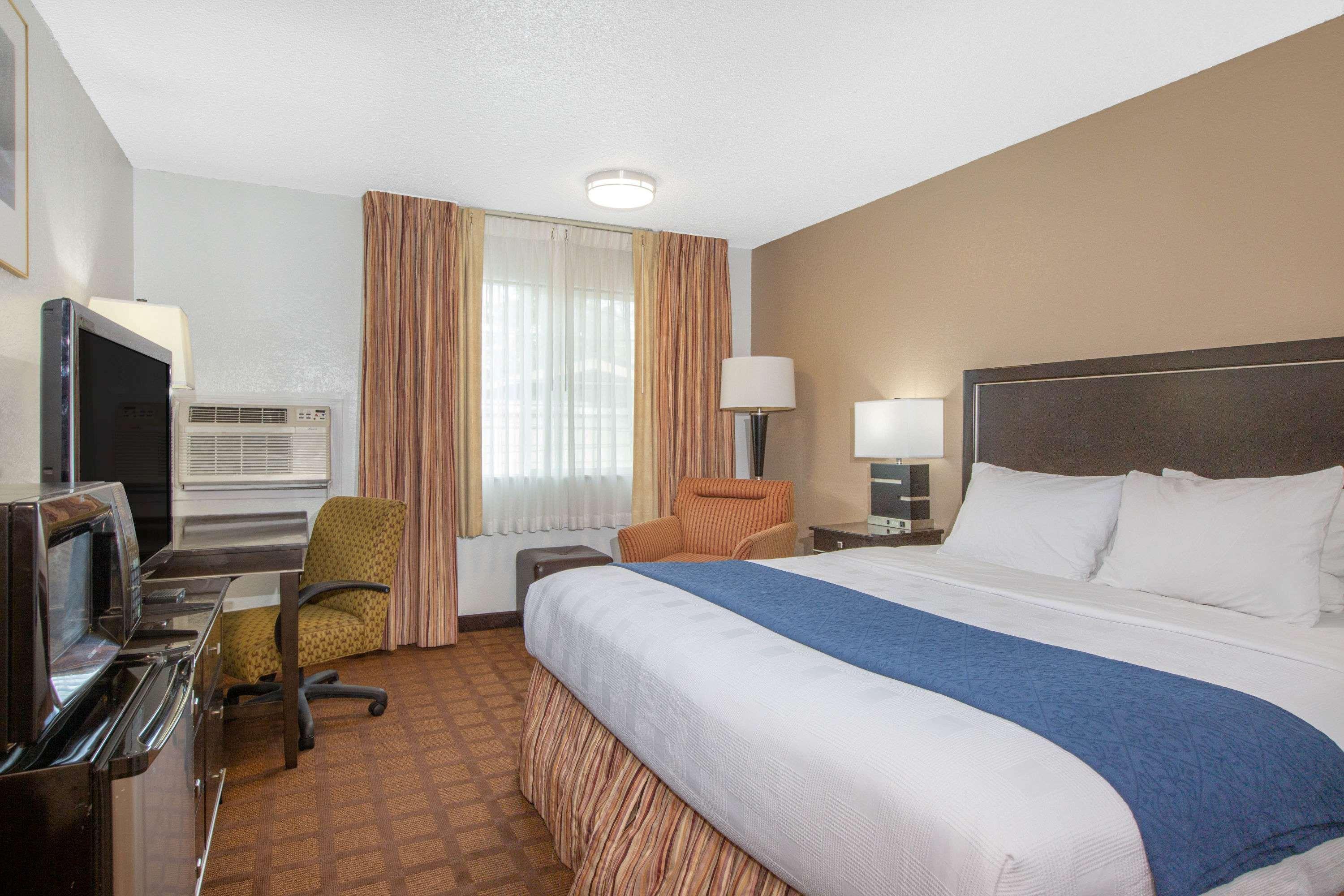 Baymont By Wyndham Roseburg Hotel Exterior photo