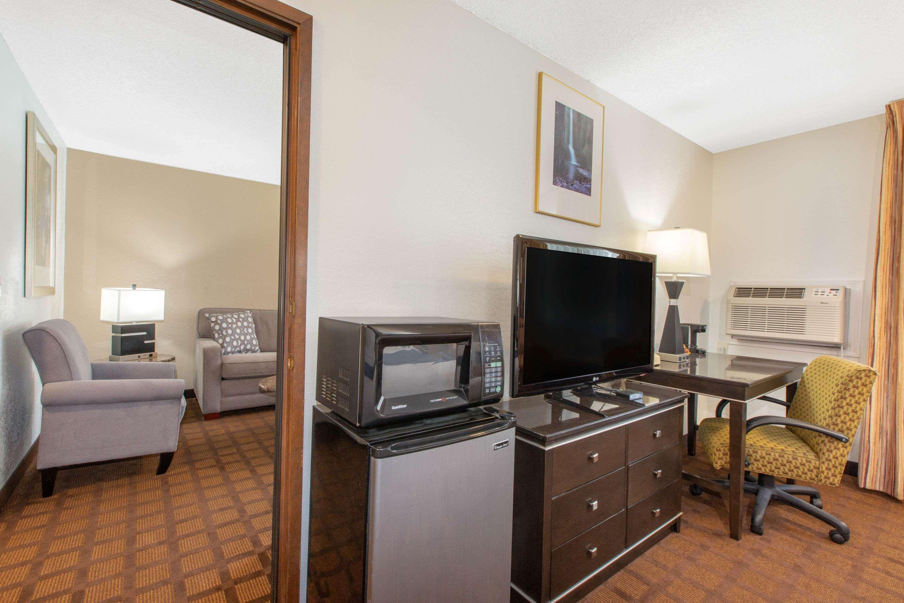 Baymont By Wyndham Roseburg Hotel Exterior photo
