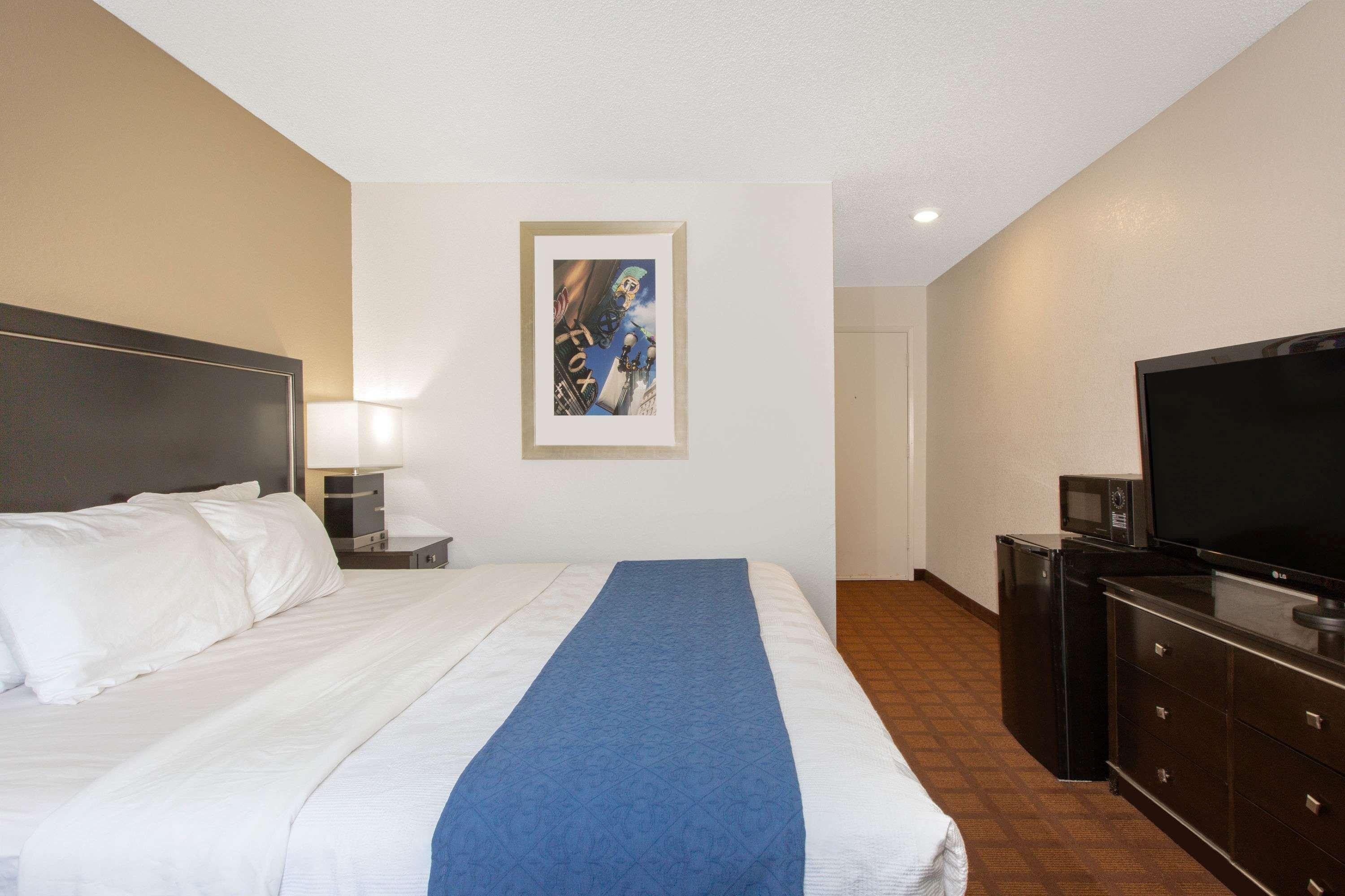 Baymont By Wyndham Roseburg Hotel Exterior photo