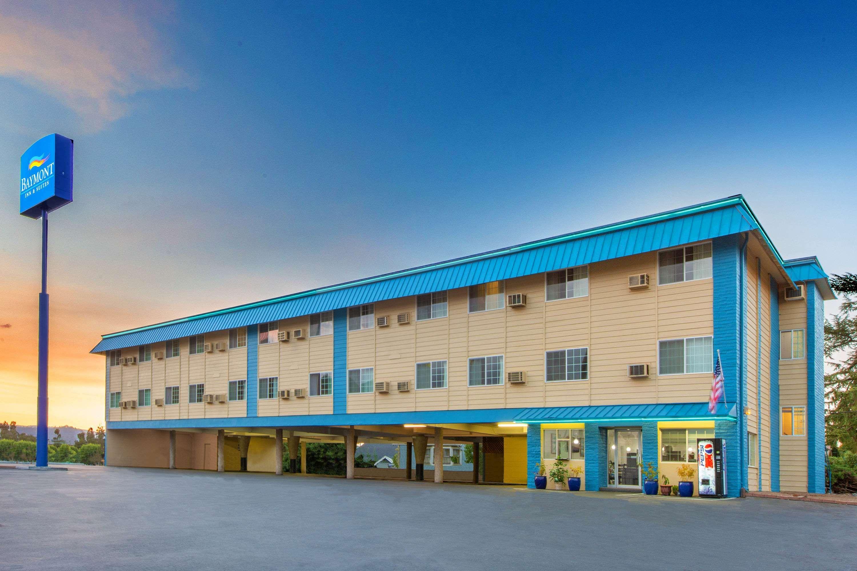 Baymont By Wyndham Roseburg Hotel Exterior photo