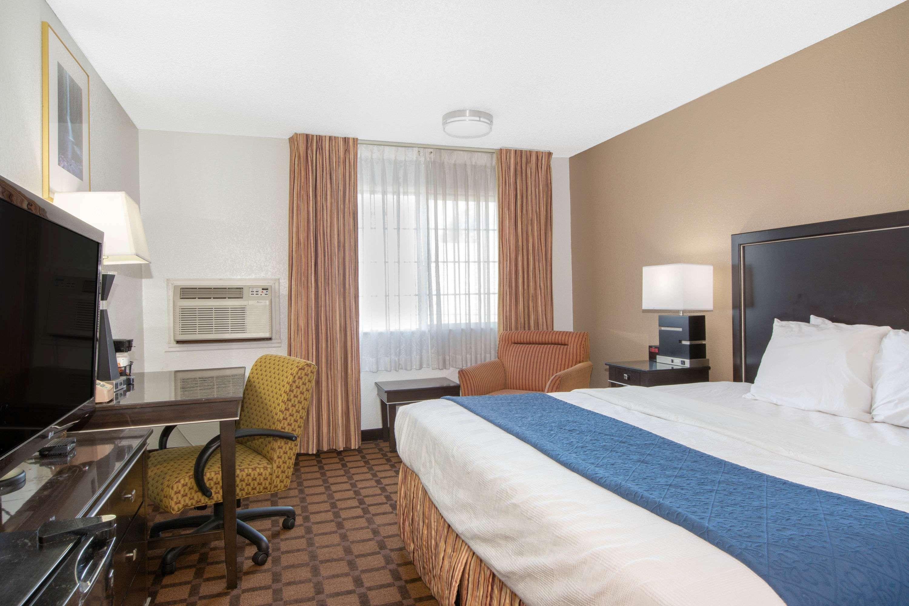 Baymont By Wyndham Roseburg Hotel Exterior photo