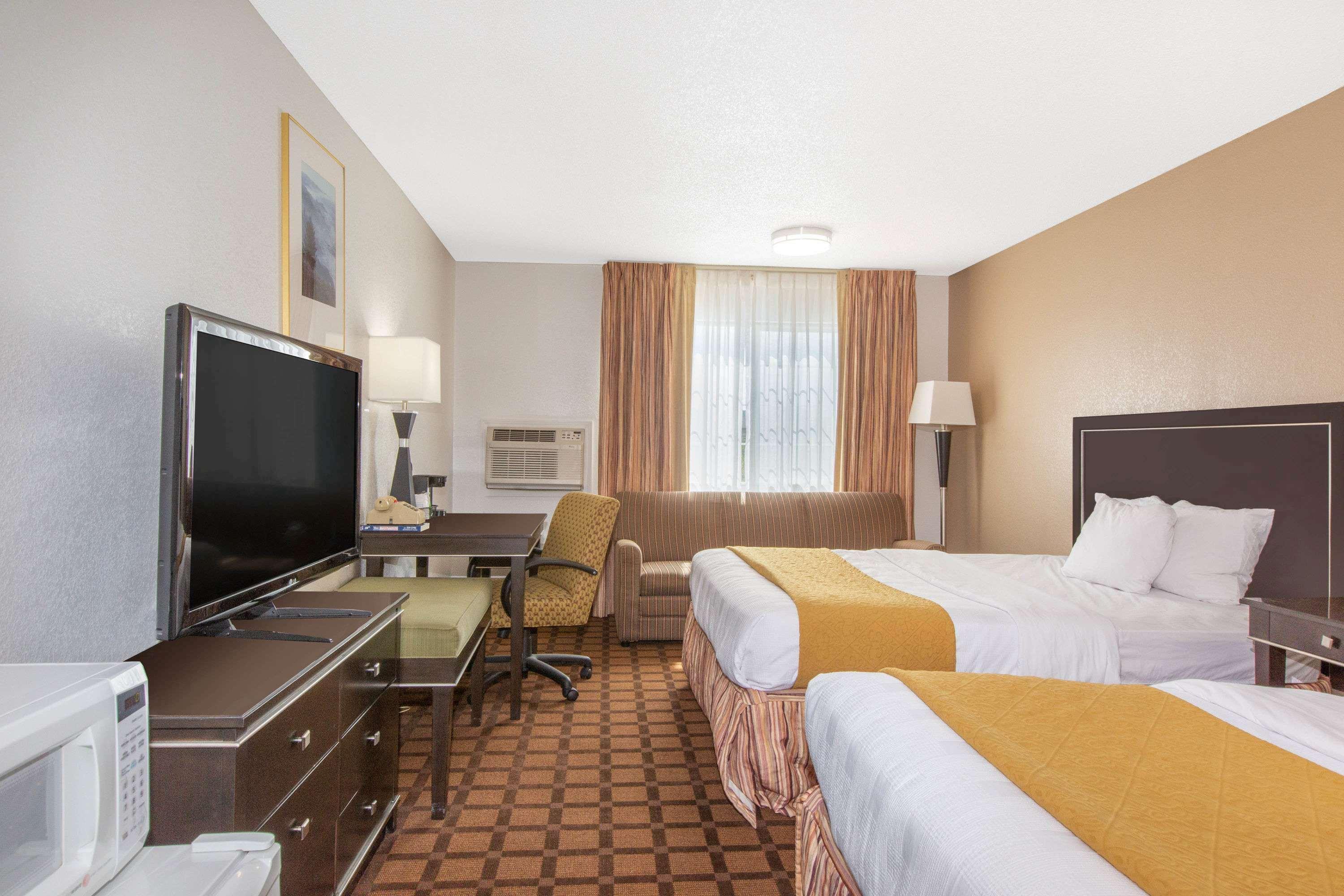 Baymont By Wyndham Roseburg Hotel Exterior photo